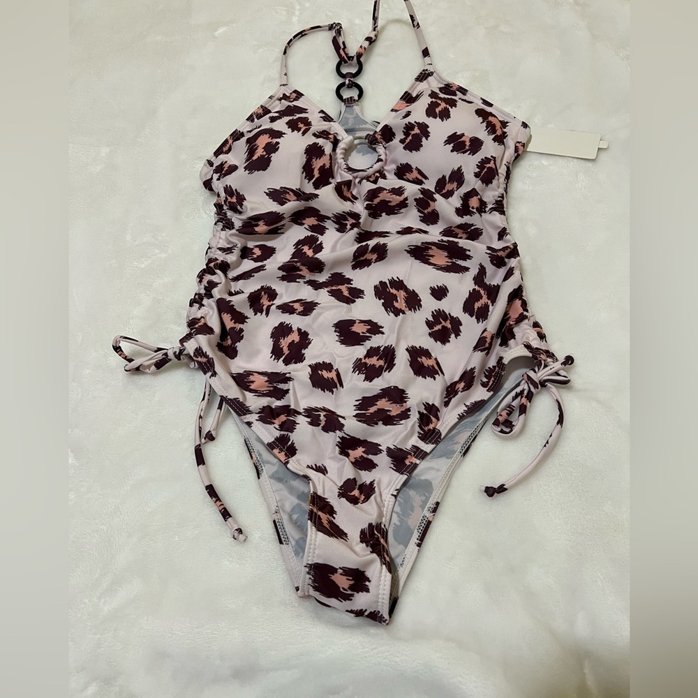 🆕 beautiful bathing suit.